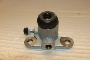 slave cylinder for disc type brake, RH R1, LH R2, 