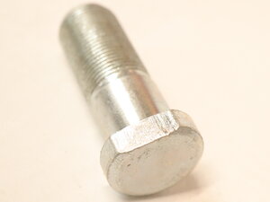 bolt from rear axle to center disk 