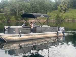NEW! 25 ft Pontoon 200hp